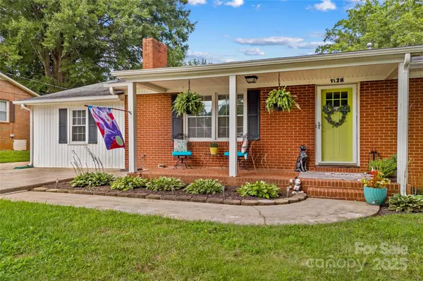 Statesville, NC 28677,1128 Fulton DR