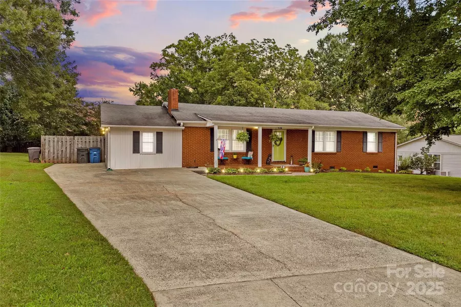 1128 Fulton DR, Statesville, NC 28677