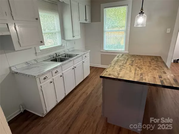 105 Dix ST, Gastonia, NC 28052