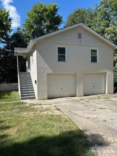Gastonia, NC 28054,121 Patrick ST #1/2