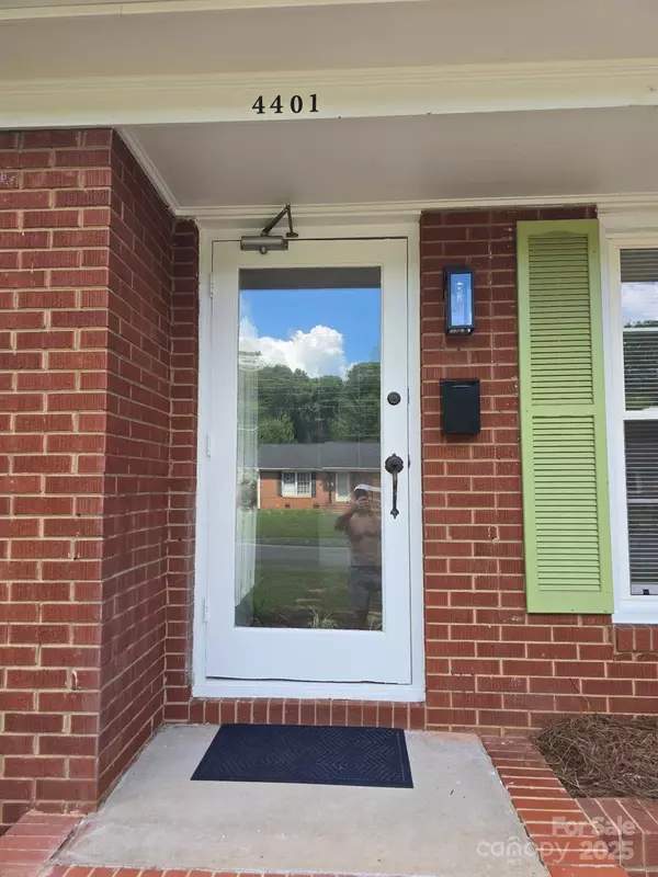 Charlotte, NC 28208,4401 Butler RD