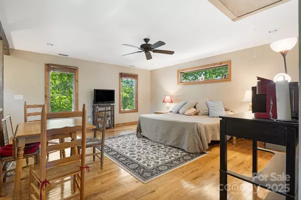 Brevard, NC 28712,609 Maple ST