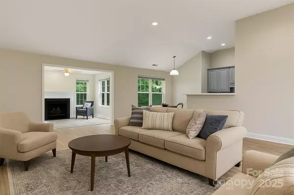 Fletcher, NC 28732,10 Grove End RD