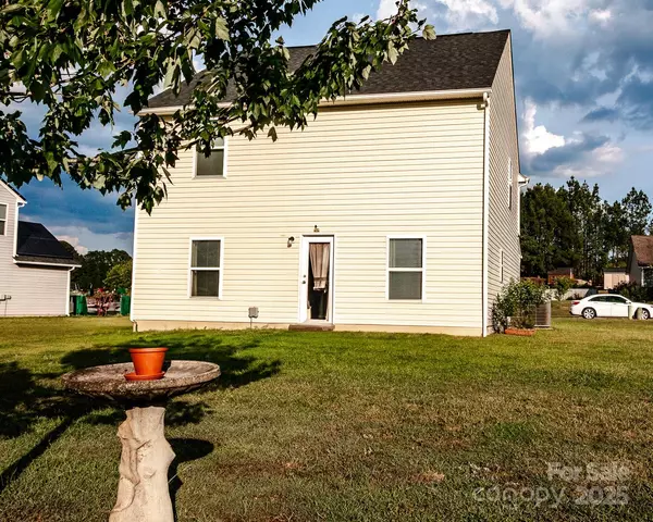 Oakboro, NC 28129,635 scarlet Leaf LN