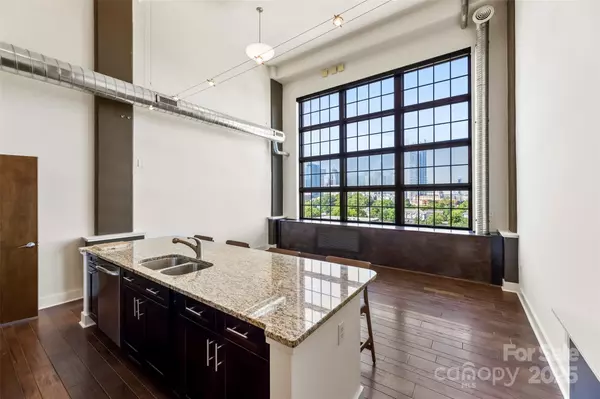 Charlotte, NC 28202,715 N Graham ST #604