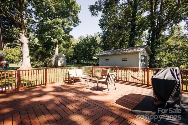 Marion, NC 28752,90 Long ST