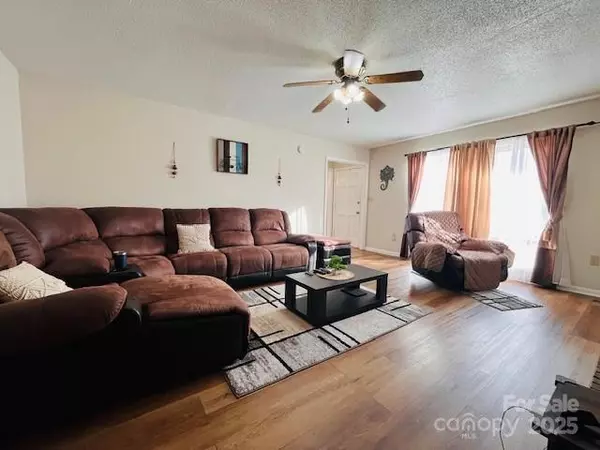 Marion, NC 28752,90 Long ST
