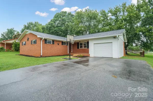 Yadkinville, NC 27055,329 Chestnut ST
