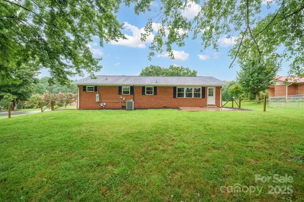 Yadkinville, NC 27055,329 Chestnut ST