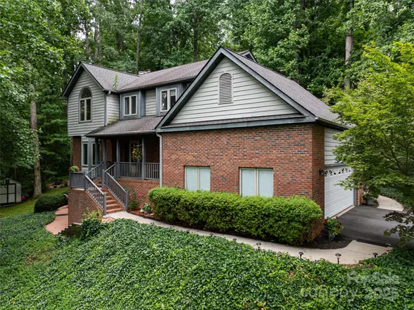 25 Weston Heights DR, Asheville, NC 28803