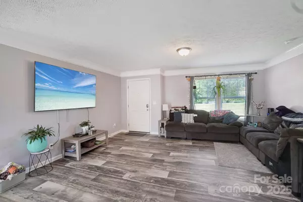 Hendersonville, NC 28792,213 Big Oak RD