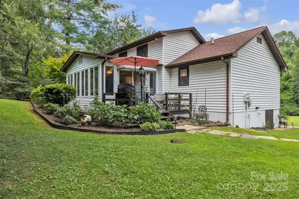 West Jefferson, NC 28694,275 River LN