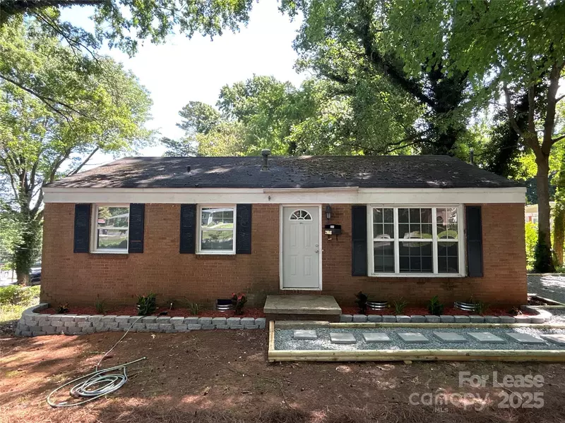 2818 Ravencroft DR, Charlotte, NC 28208