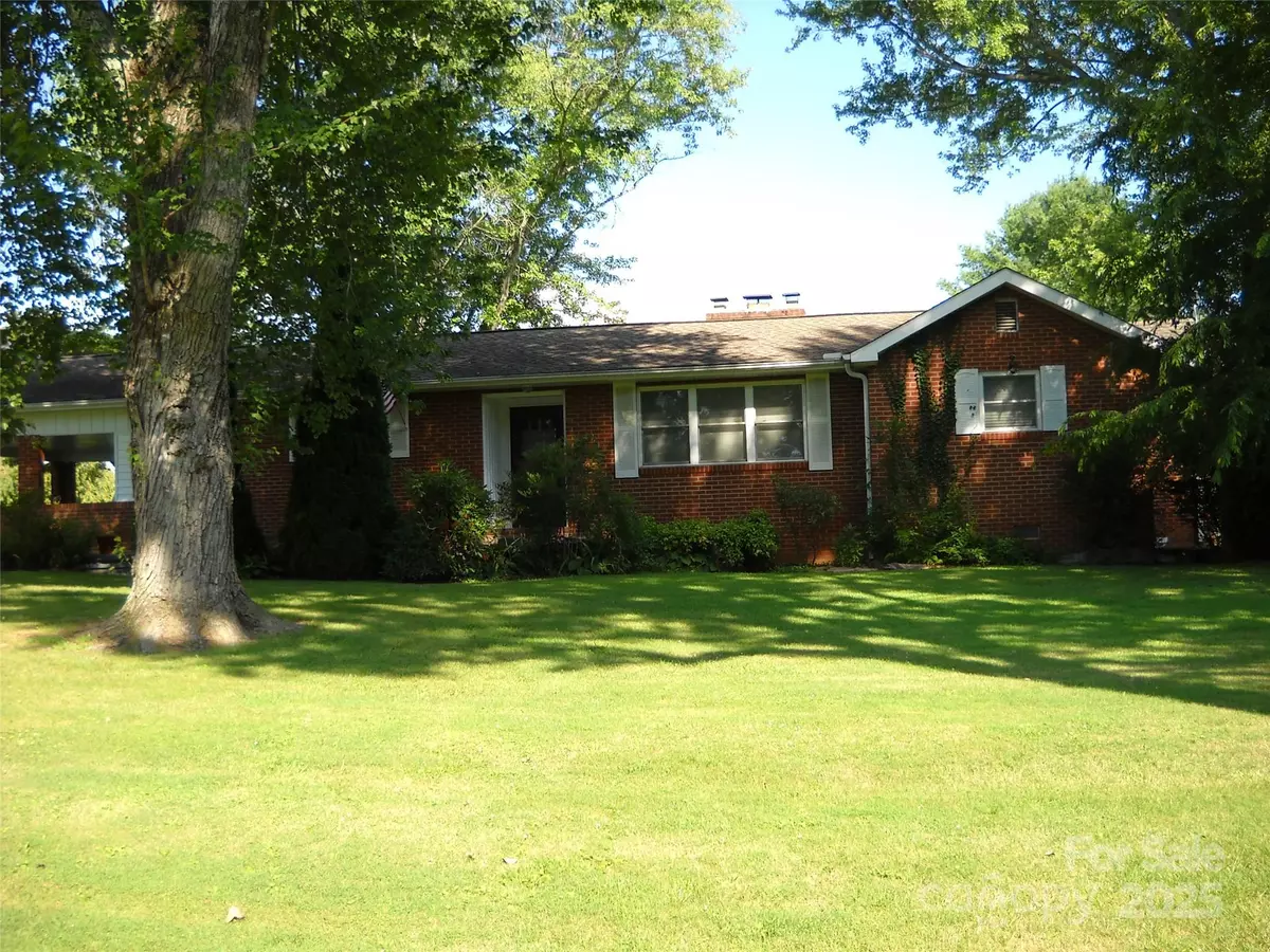 Candler, NC 28715,242 Liberty RD
