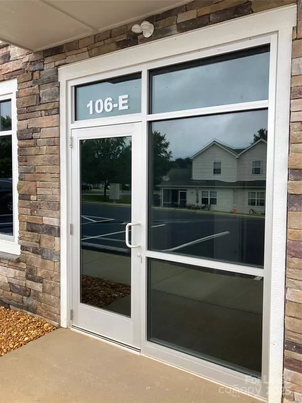 106 Commerce Center LOOP #E, Mooresville, NC 28117