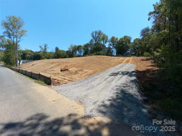 Concord, NC 28025,925/917 Silver Fox DR