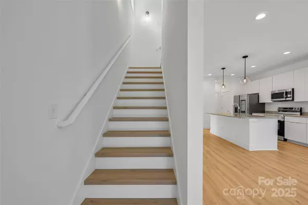 Asheville, NC 28806,2 Cub RD