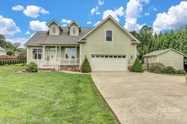 Flat Rock, NC 28731,432 Oak Grove RD