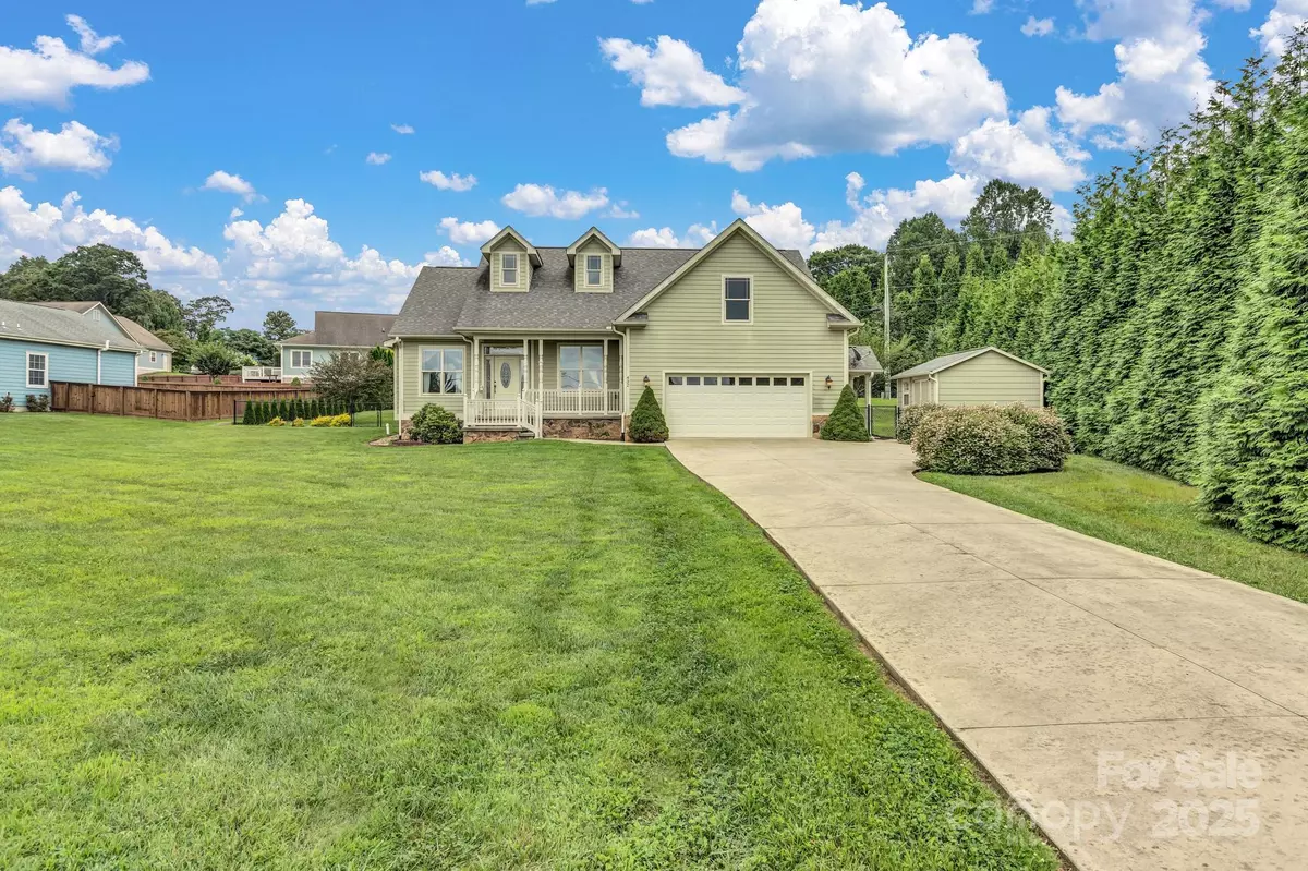 Flat Rock, NC 28731,432 Oak Grove RD