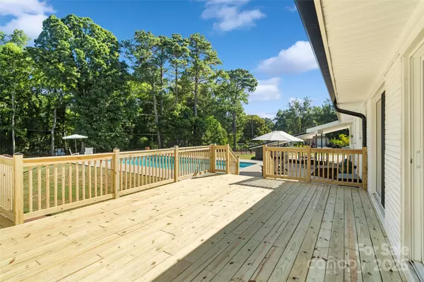 Rock Hill, SC 29732,984 Meadow Lakes RD