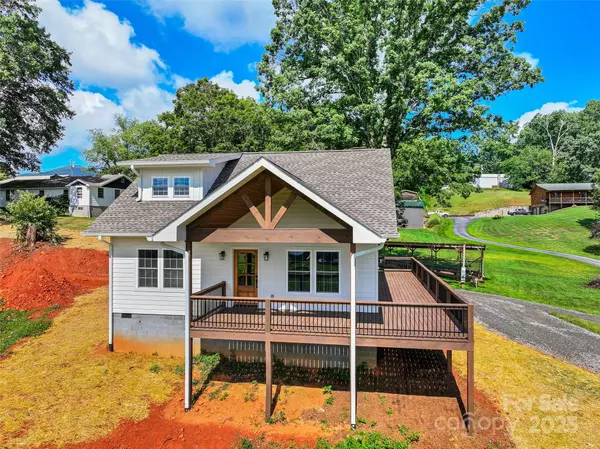 Waynesville, NC 28786,111 Dawn DR
