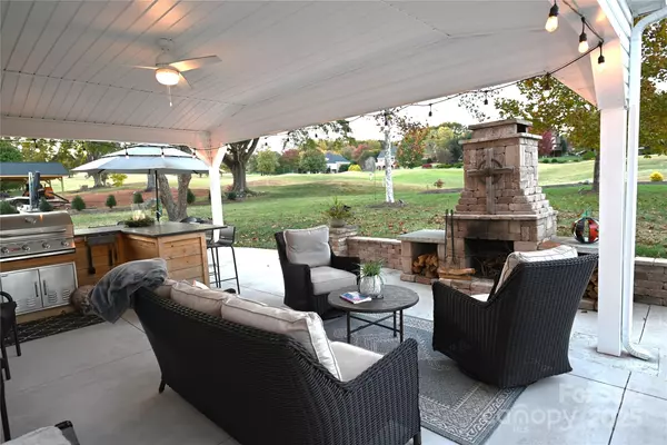 Conover, NC 28613,2602 Birdie LN NE
