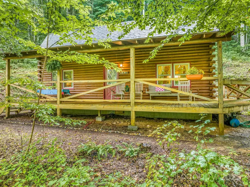 51 Spruce ST, Maggie Valley, NC 28751