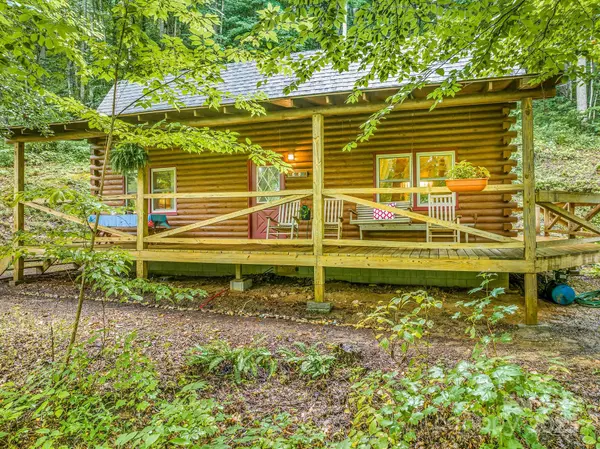 51 Spruce ST, Maggie Valley, NC 28751