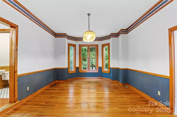 Asheville, NC 28805,32 Delano RD