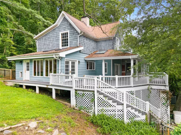 32 Delano RD, Asheville, NC 28805