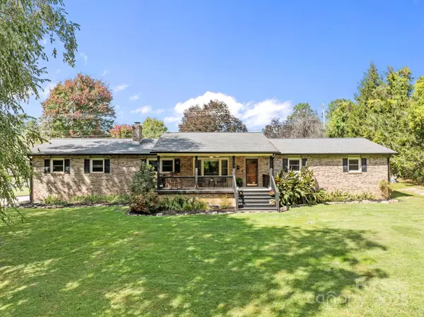Hendersonville, NC 28792,145 Allenwood CIR
