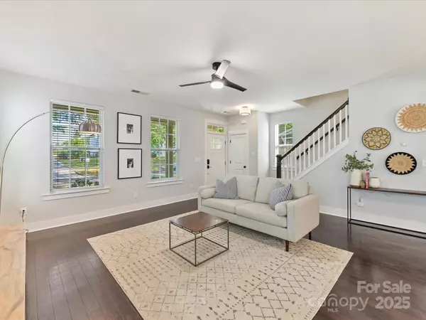 Charlotte, NC 28206,2522 Double Oaks RD