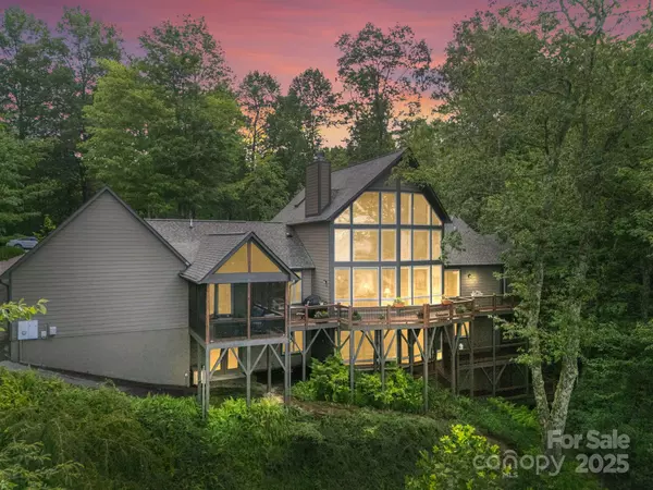 Brevard, NC 28712,221 Ohwanteska LN