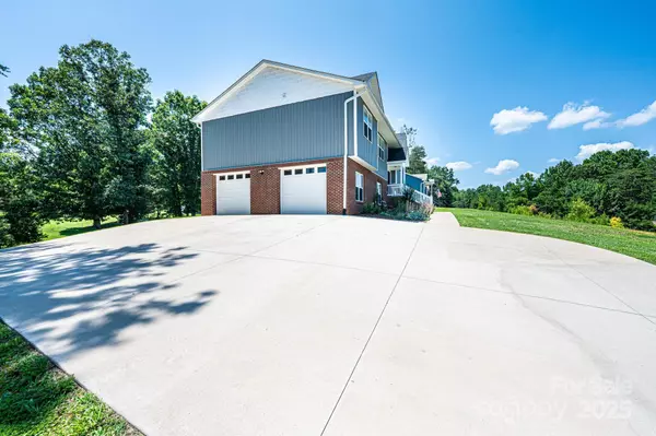Hickory, NC 28601,6091 Isaiah CT