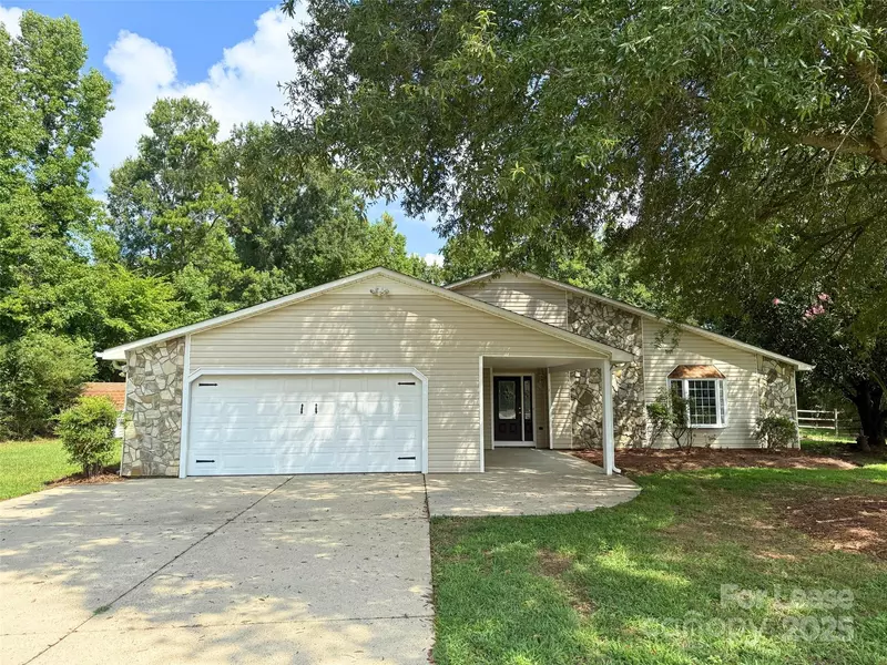500 Kirby LN, Matthews, NC 28104