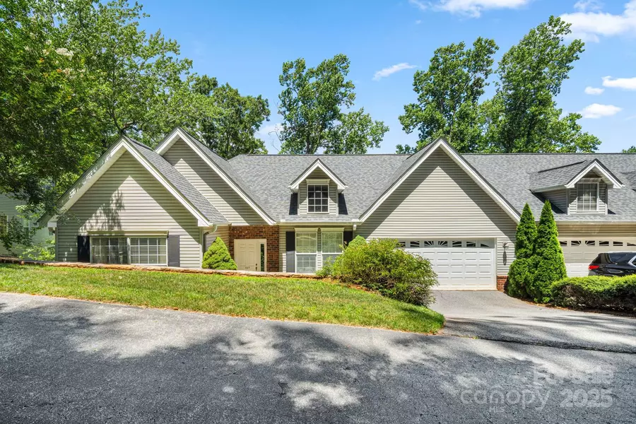 107 Poppy LN, Asheville, NC 28803
