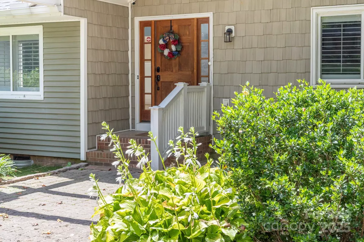 Statesville, NC 28625,512 Saint Cloud DR