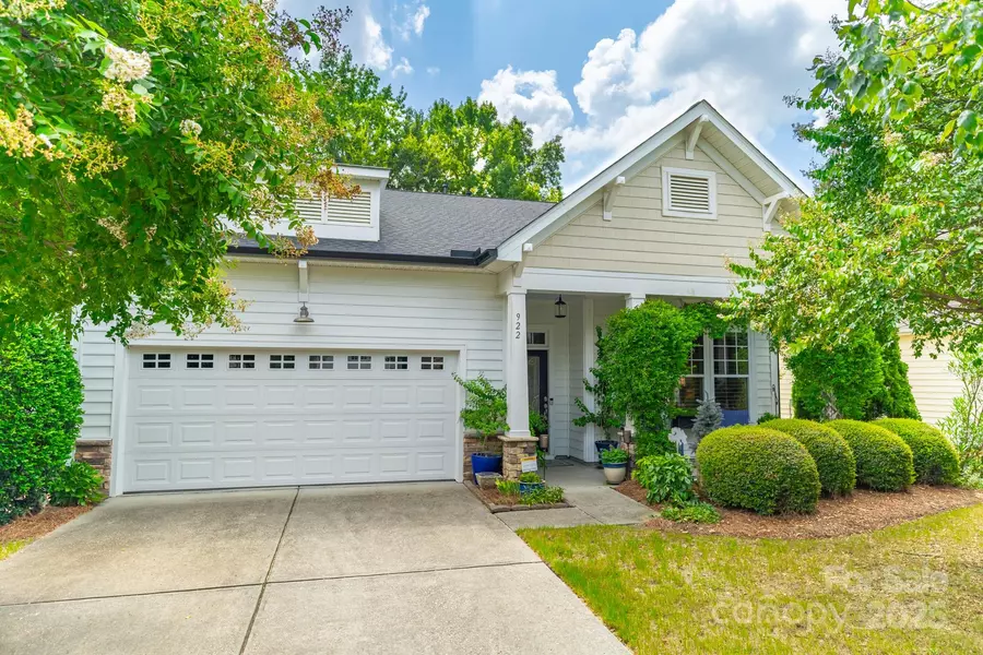 922 Knob Creek LN, Tega Cay, SC 29708