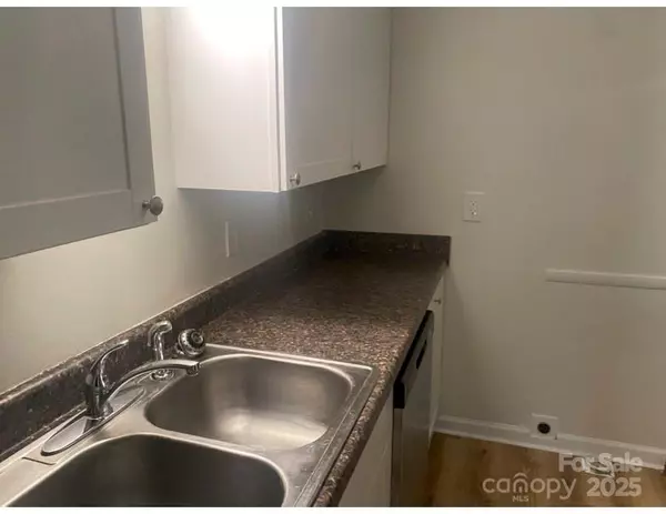 Charlotte, NC 28269,4718 Woodstone DR