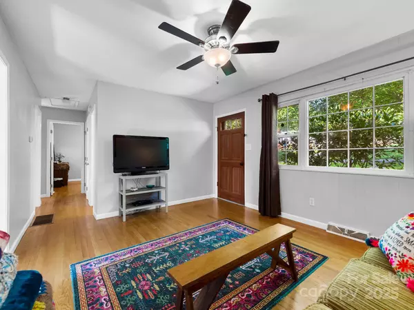 Candler, NC 28715,8 Vista Knoll RD