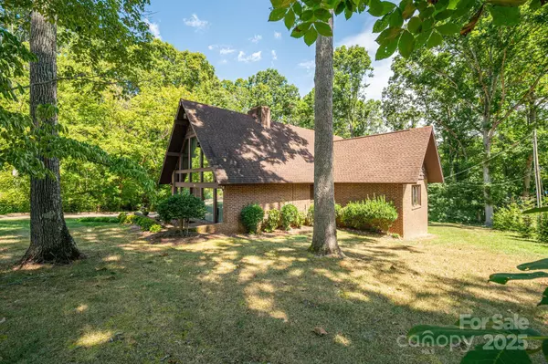 Shelby, NC 28150,912 W Marion ST