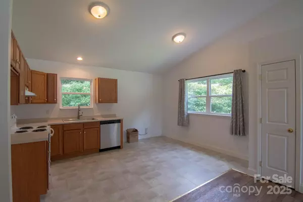 Hendersonville, NC 28739,835 3rd AVE W