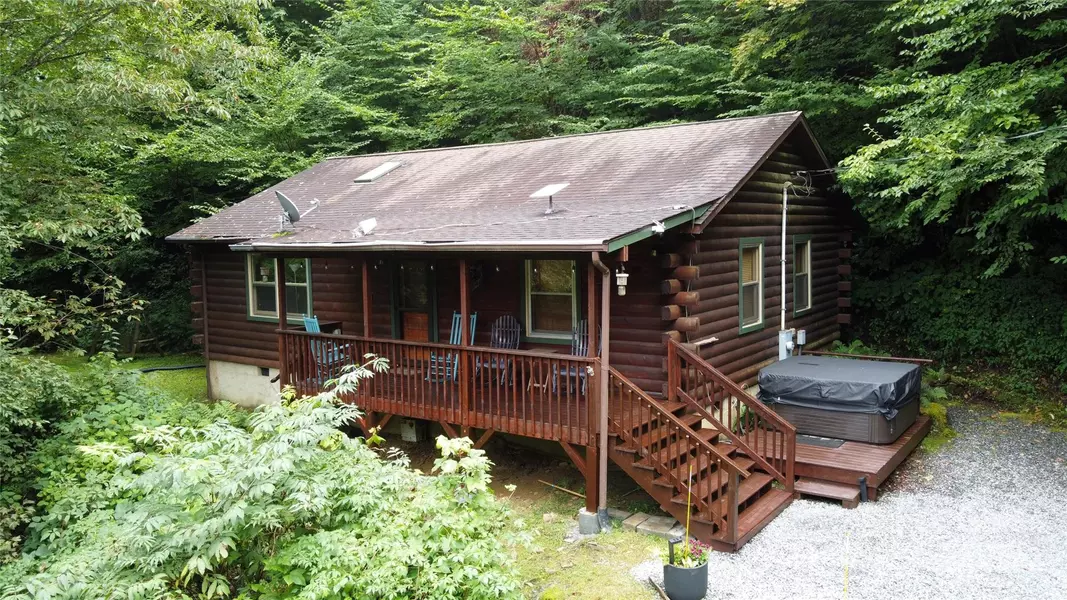 152 Trails End LN, Maggie Valley, NC 28751