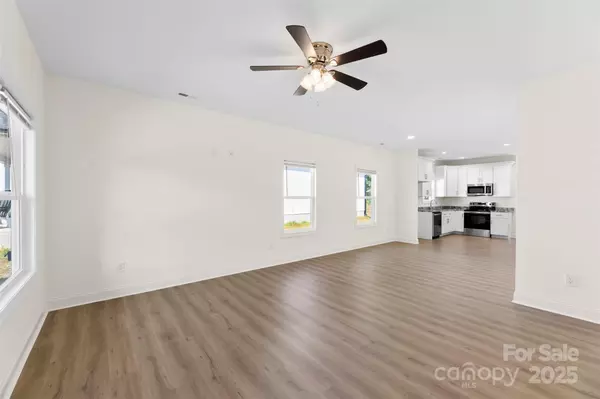 Kings Mountain, NC 28086,215 Benfield RD