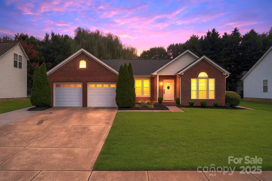 2703 Yarrow RD, Charlotte, NC 28213