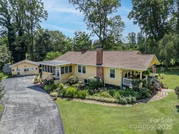 Hendersonville, NC 28739,437 Rutledge DR