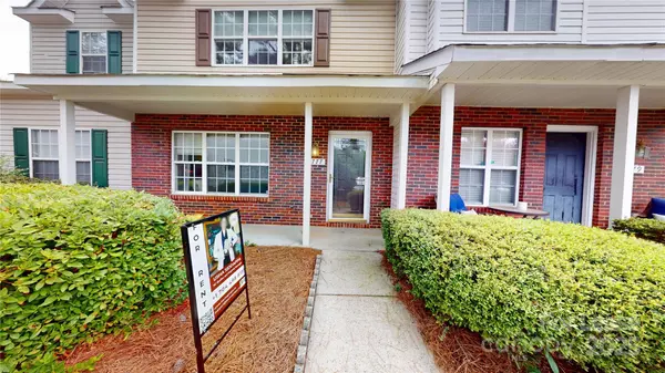 Charlotte, NC 28213,1777 Forest Side LN
