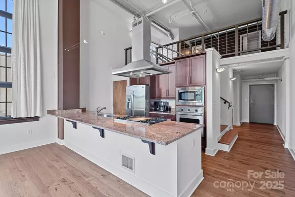 Charlotte, NC 28202,715 N Graham ST #310