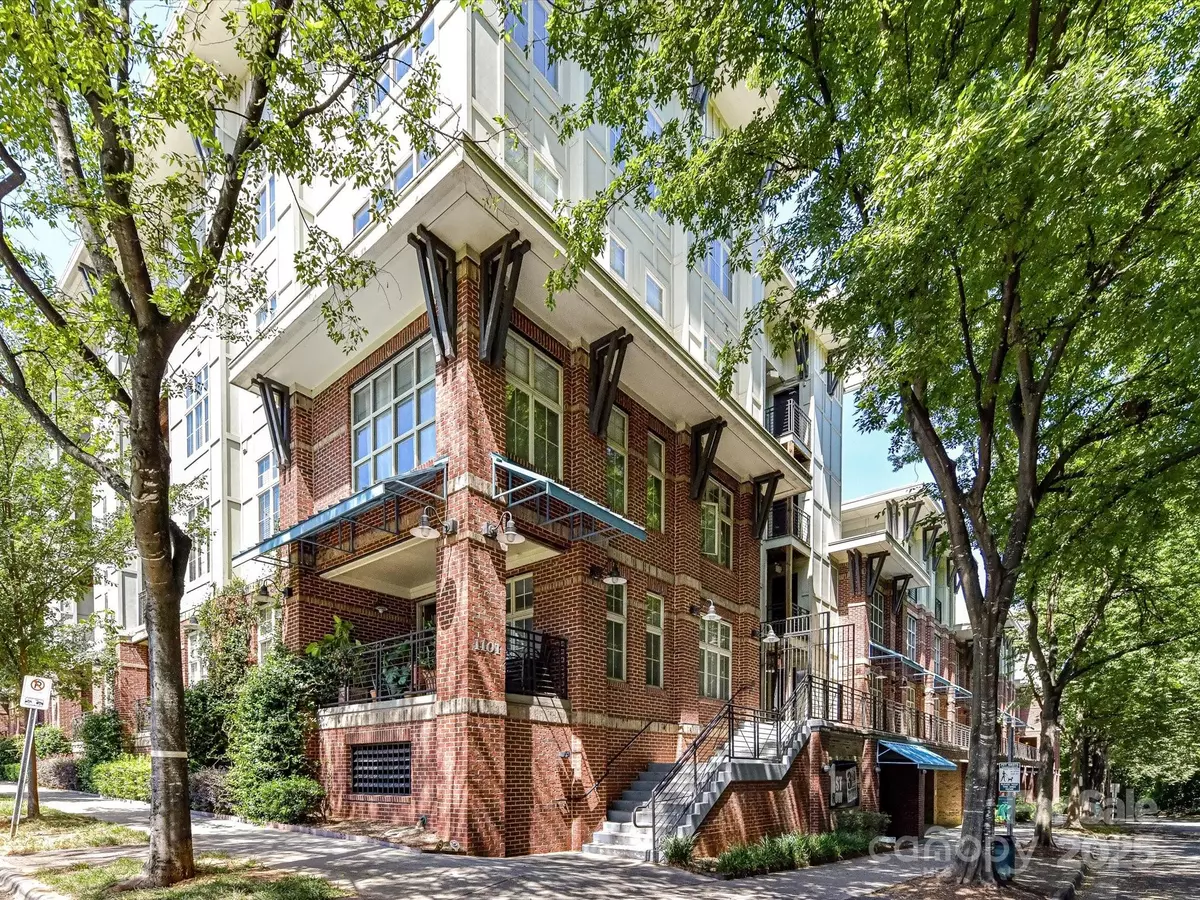 Charlotte, NC 28202,1101 W 1st ST #302