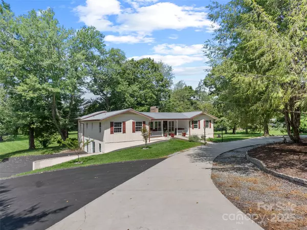 Arden, NC 28704,211 Pinner RD
